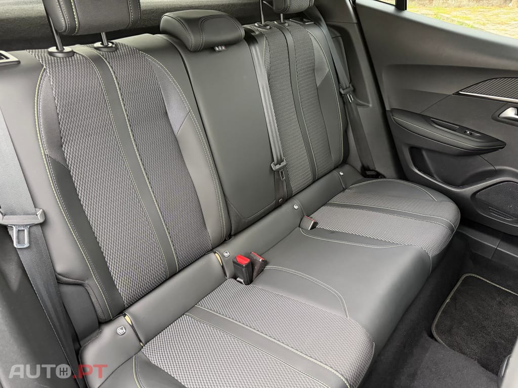 Peugeot E-2008 54 kWh GT
