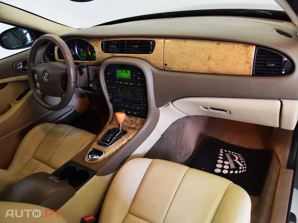 Jaguar S-Type 2.7 D V6 Executive Auto.