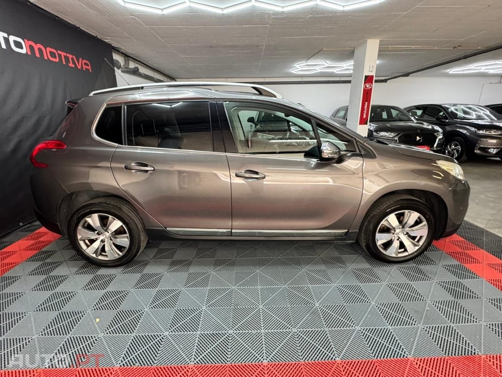 Peugeot 2008 1.2 PureTech Style EAT6
