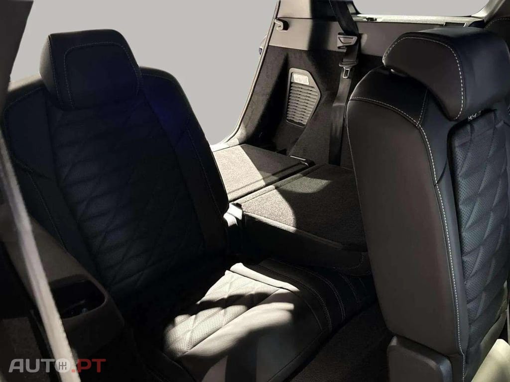 Peugeot E-5008 GT