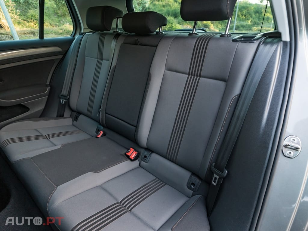 Volkswagen Golf 1.6 TDi BlueMotion Confortline