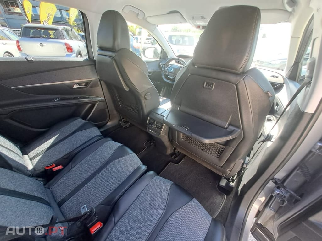 Peugeot 5008 1.5 BlueHDi Allure EAT8