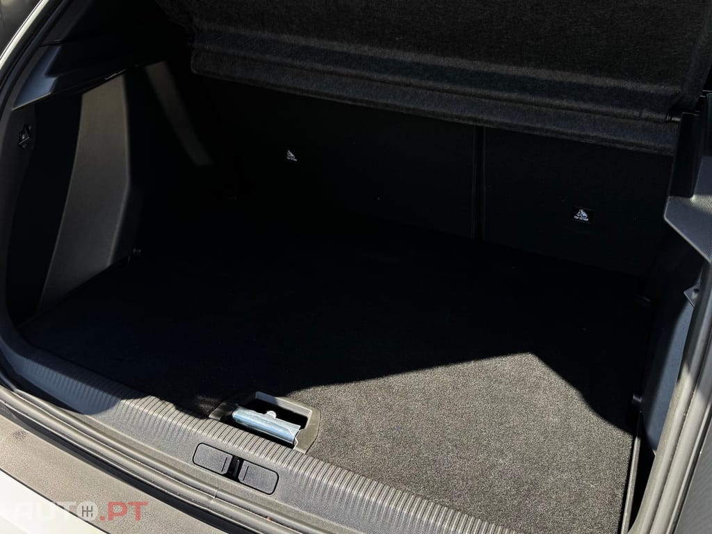 Peugeot 2008 1.2 Hybrid Allure e-DCS6