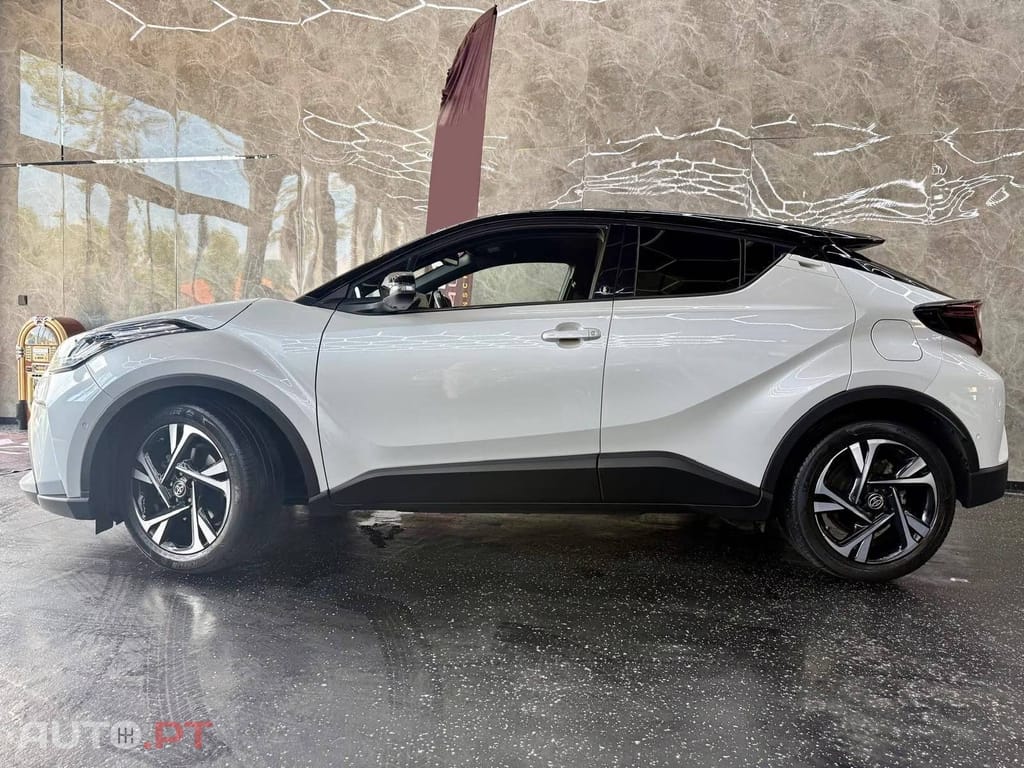 Toyota C-HR 2.0 Hybrid Team