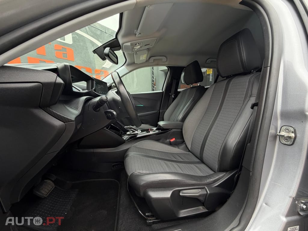 Peugeot E-2008 50 kWh Allure