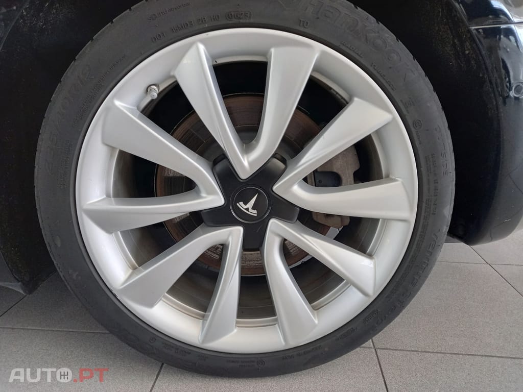 Tesla Model 3 Long-Range Dual Motor AWD