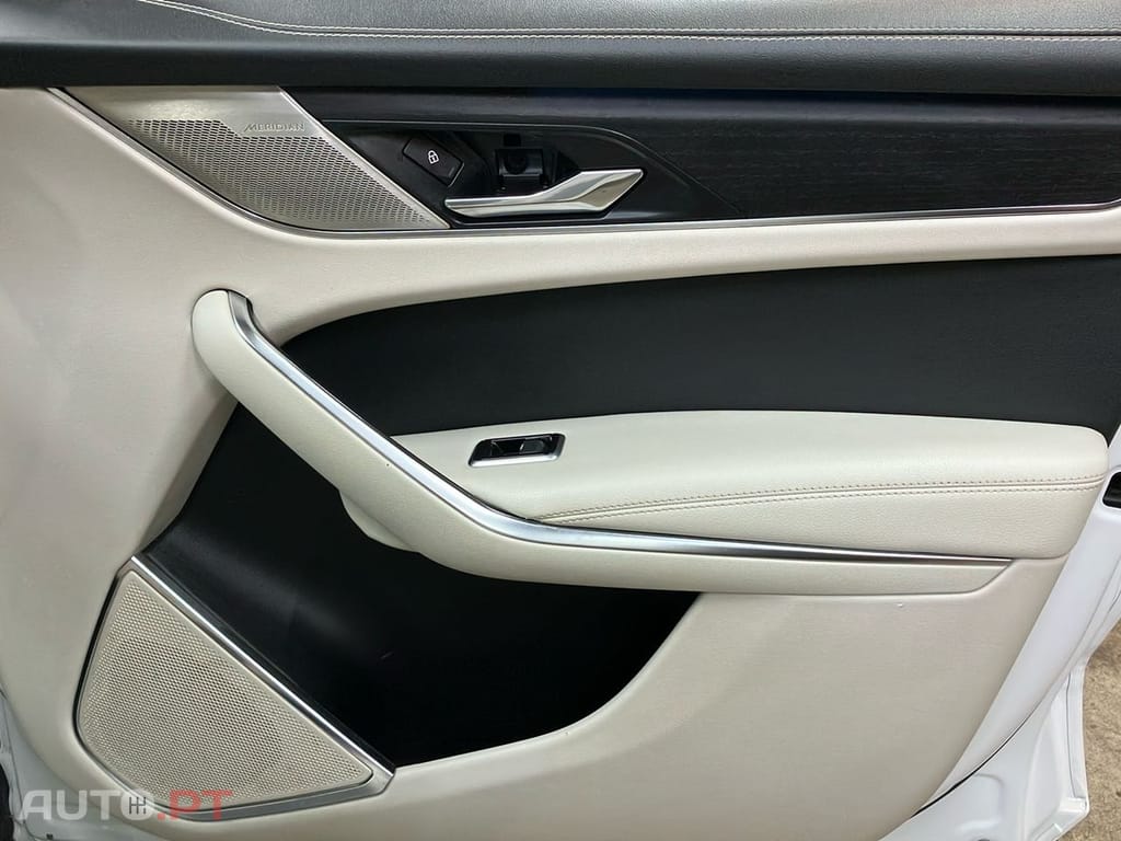 Jaguar F-Pace 2.0 P400e Plug-in Hybrid