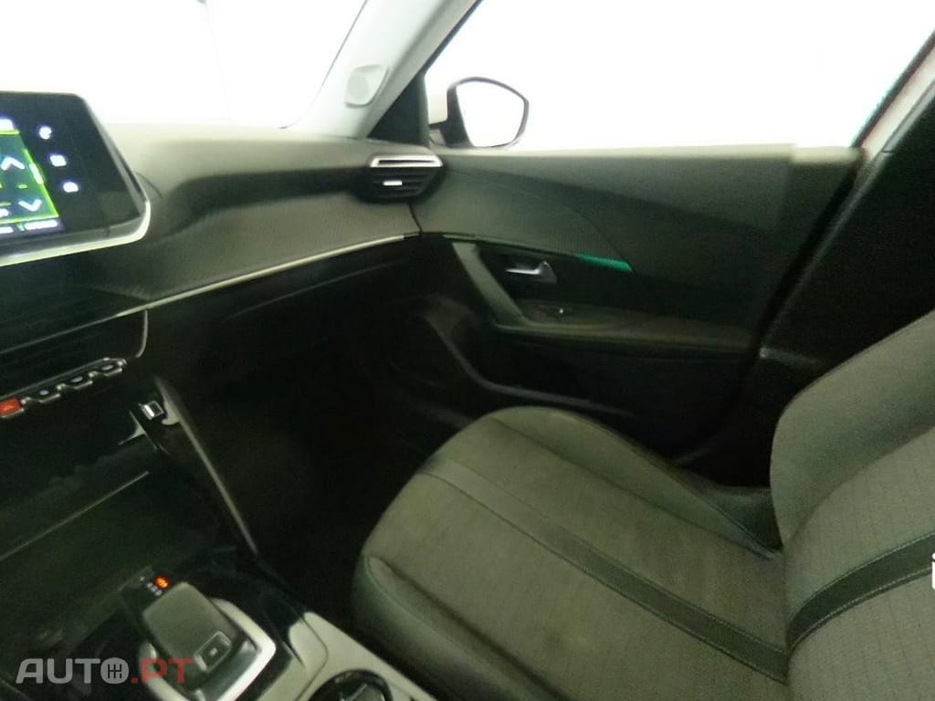 Peugeot 2008 1.2 PureTech Allure EAT8