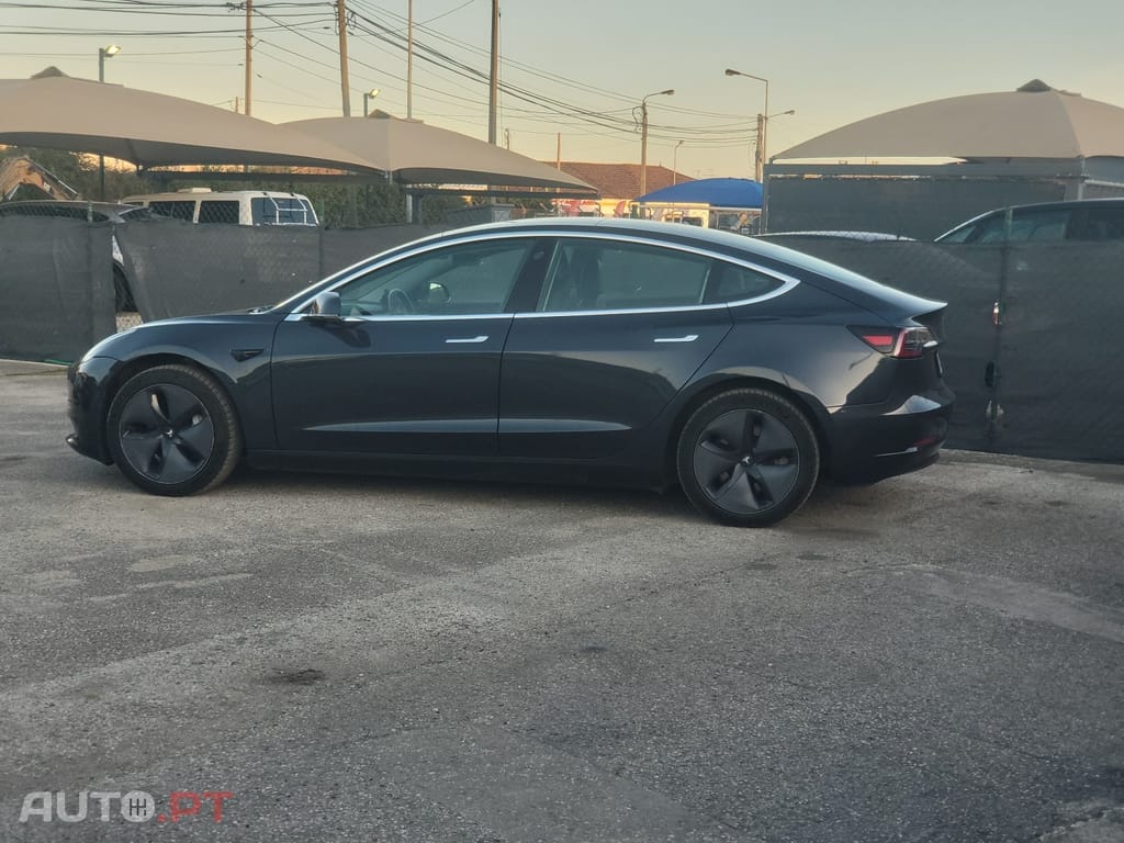 Tesla Model 3 Long-Range RWD