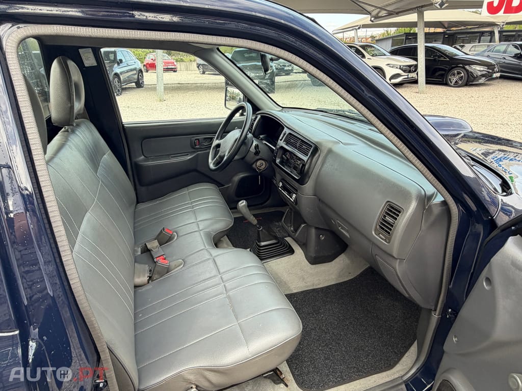 Mitsubishi L200 2.5TD Cab. Simples 3LUG Nacional