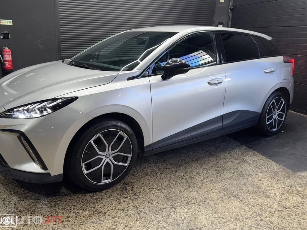 MG MG4 77 kWh Extended Range Luxury