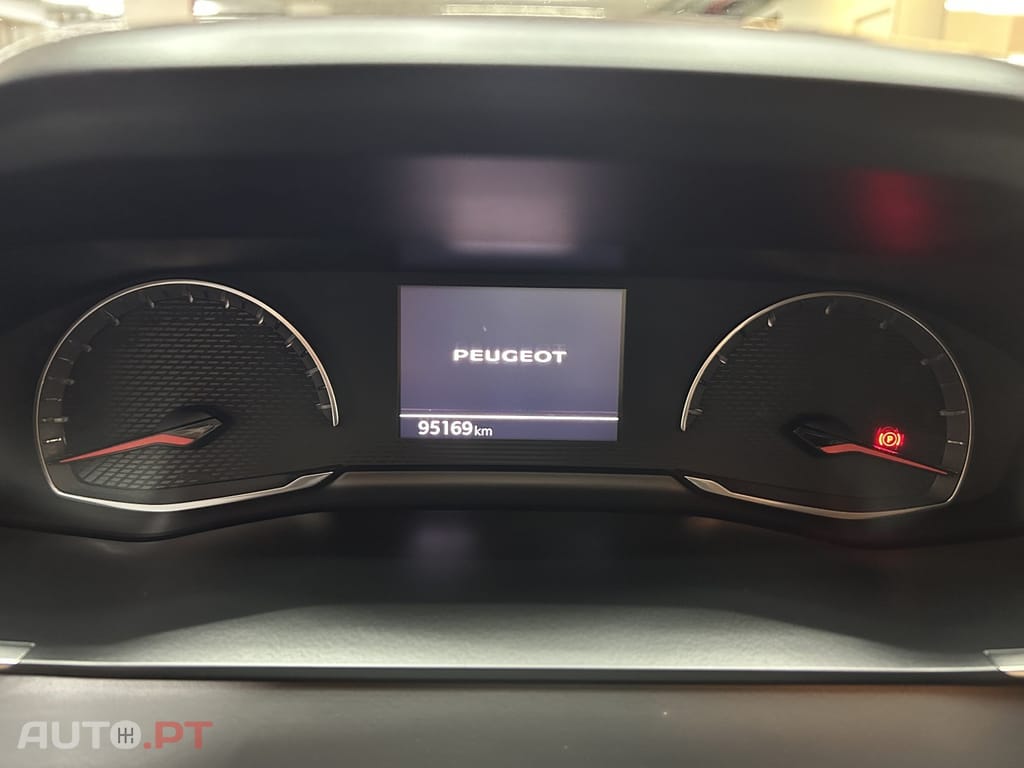 Peugeot 2008 1.2 PureTech Active EAT8