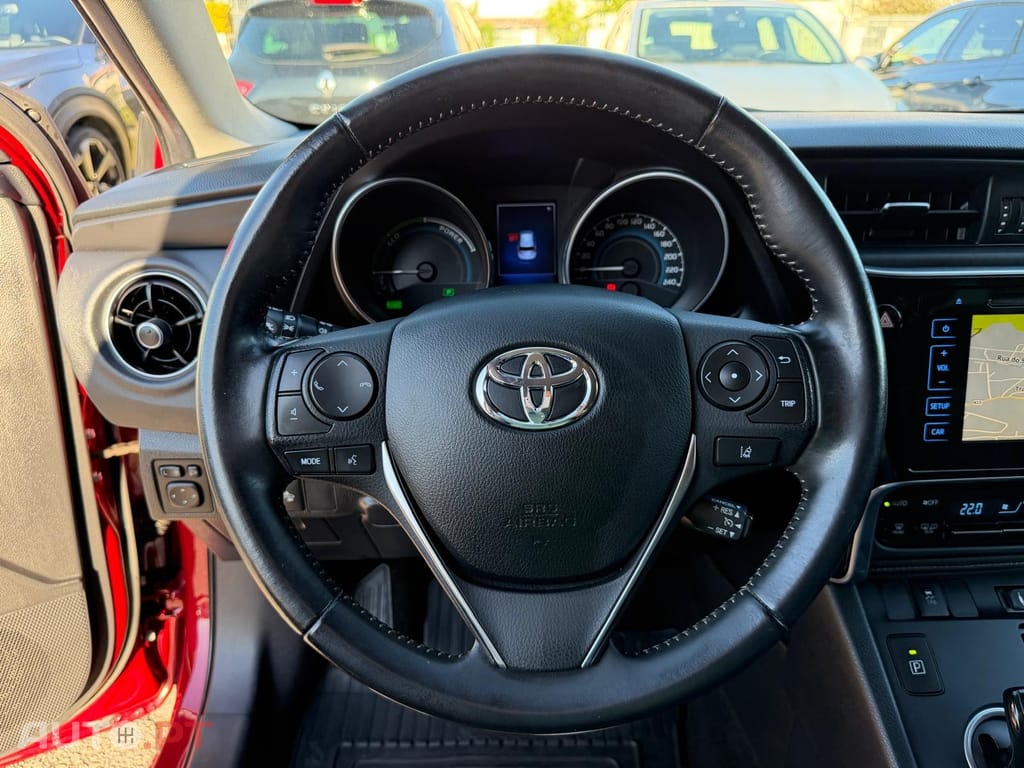 Toyota Auris 1.8 HSD Comfort +P.Sport+Navi