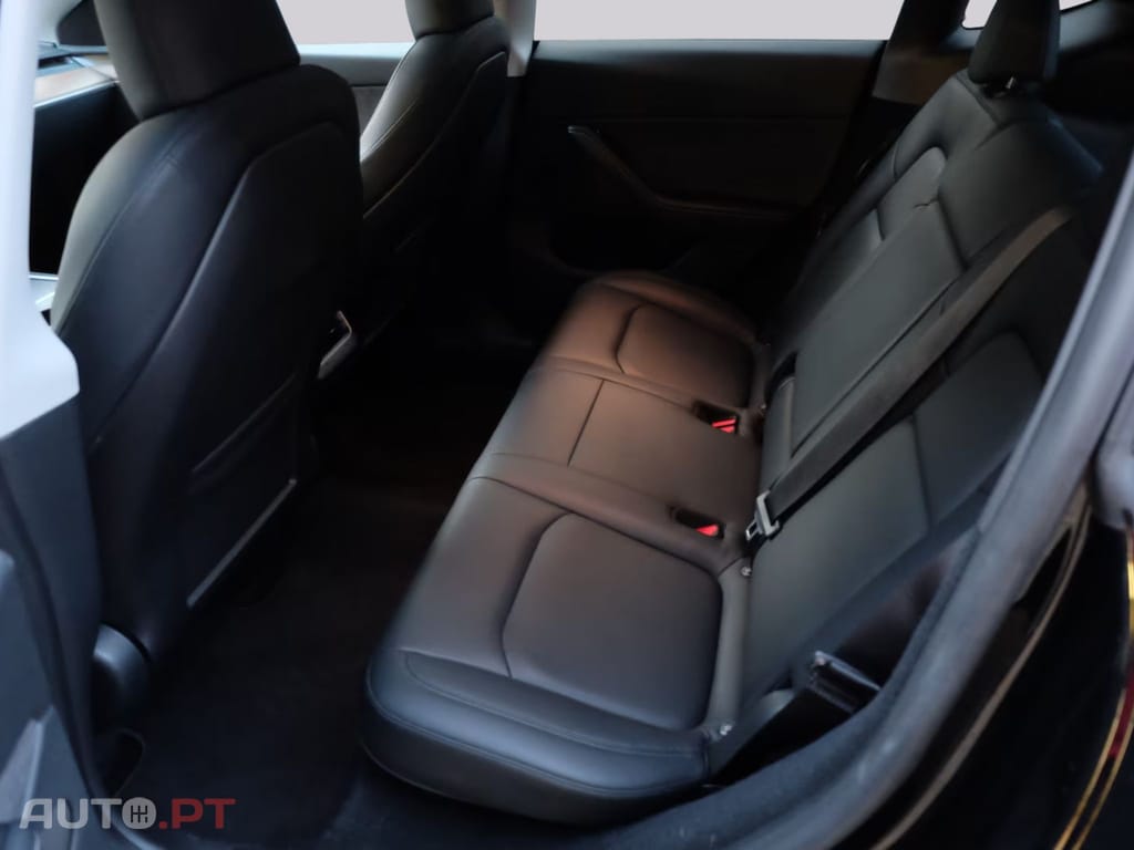 Tesla Model Y Long Range Dual AWD I.V.A DEDUTIVEL