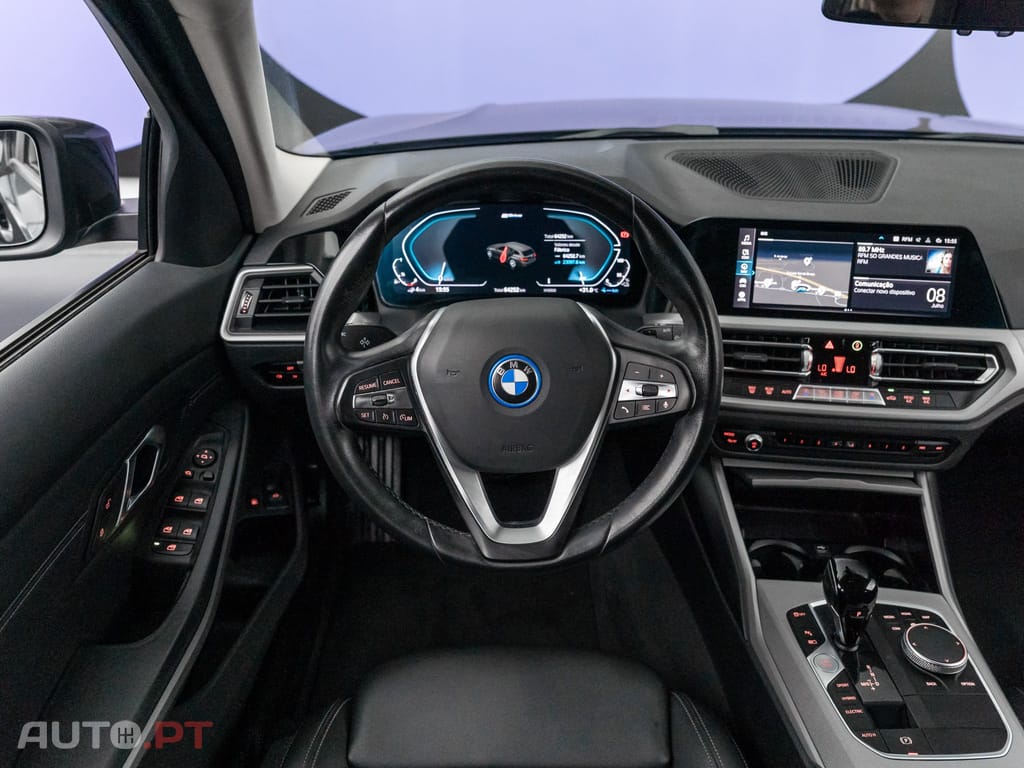 BMW 330 e Auto