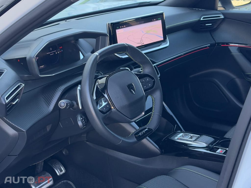 Peugeot 2008 1.2 PureTech GT EAT8