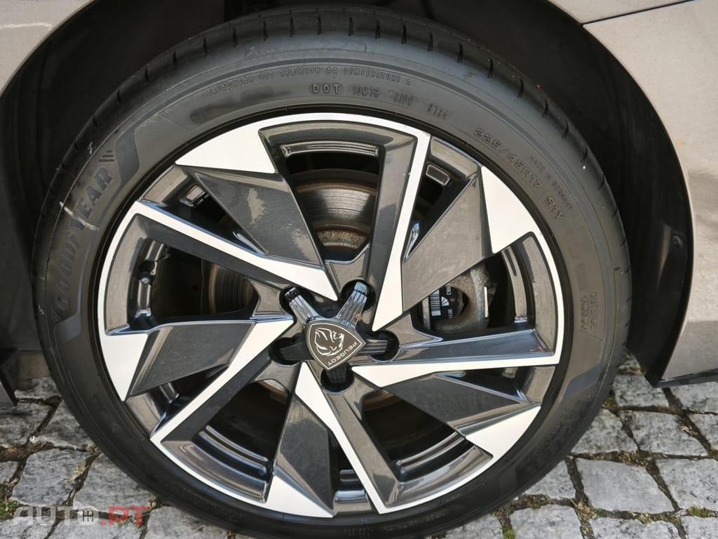 Peugeot 308 1.6 Hybrid Allure Pack e-EAT8 — fotografia 14