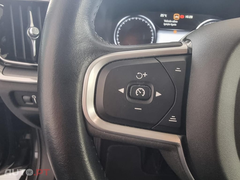 Volvo V60 2.0 T4 Momentum Plus