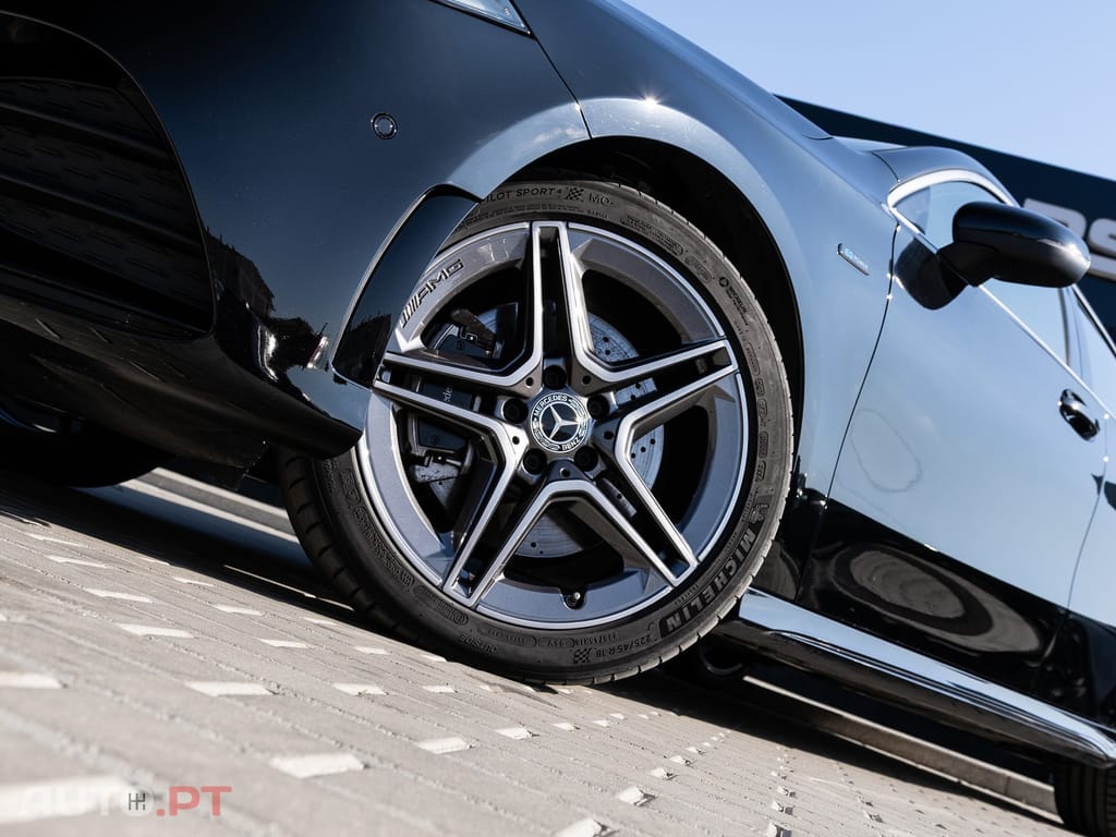 Mercedes-Benz A 250 e AMG Line