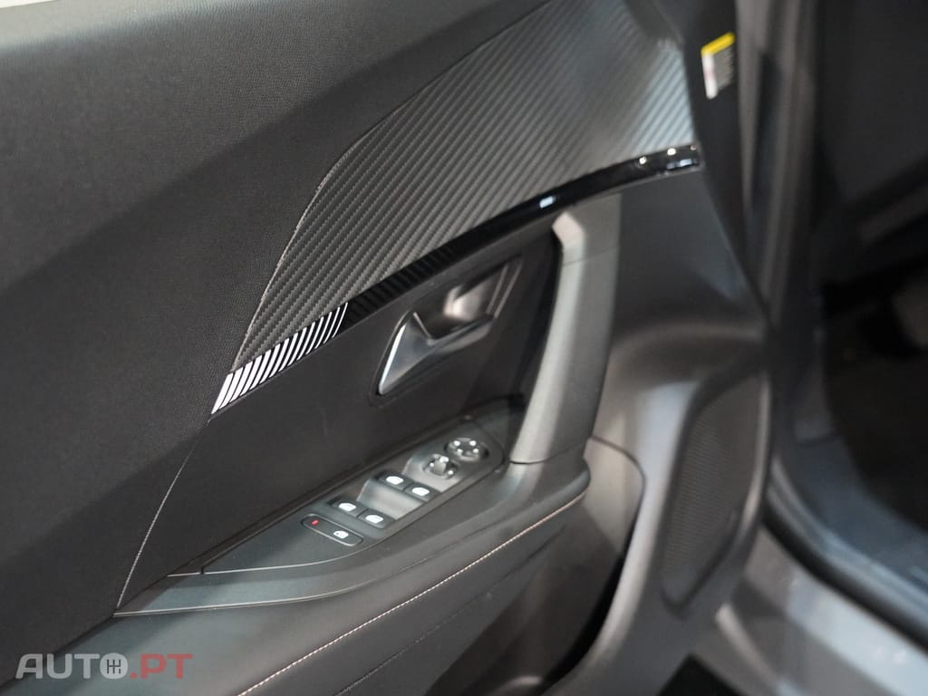 Peugeot 2008 1.2 Hybrid Allure e-DCS6