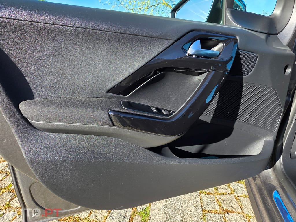 Peugeot 208 1.2 STYLE