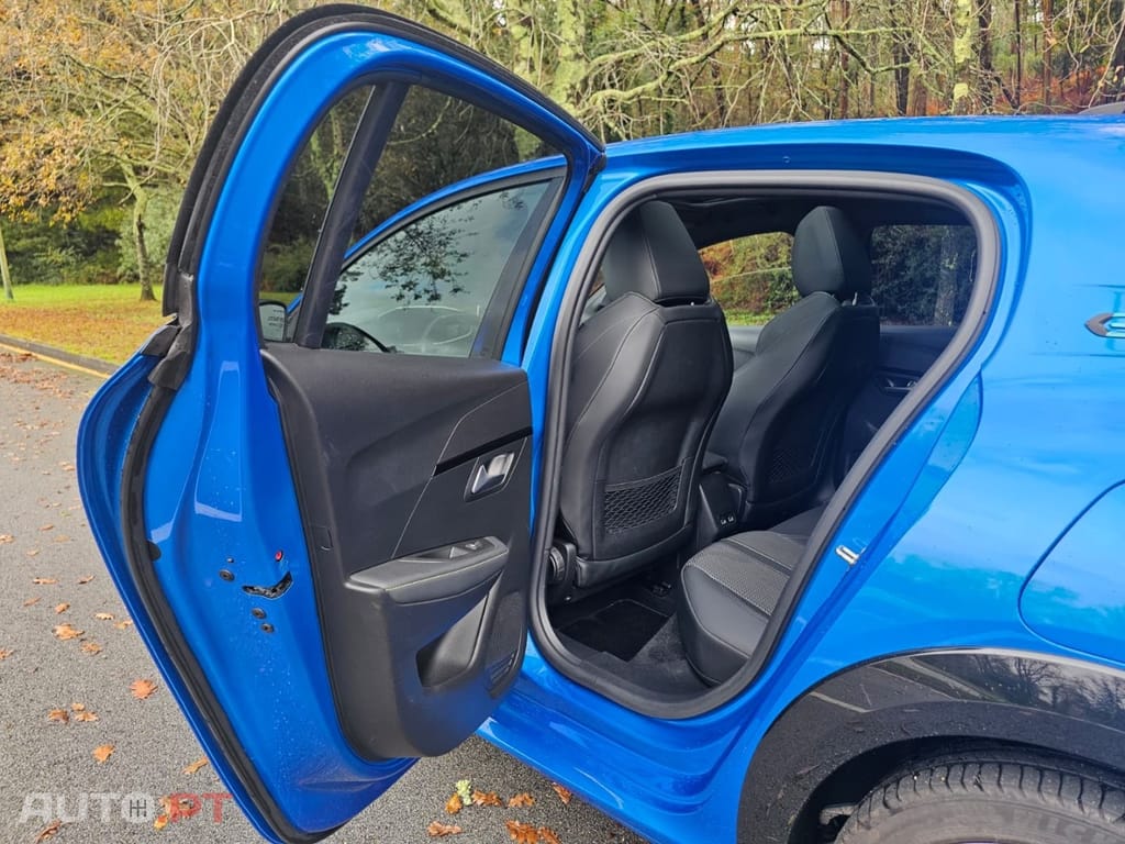 Peugeot E-208 50 kWh GT