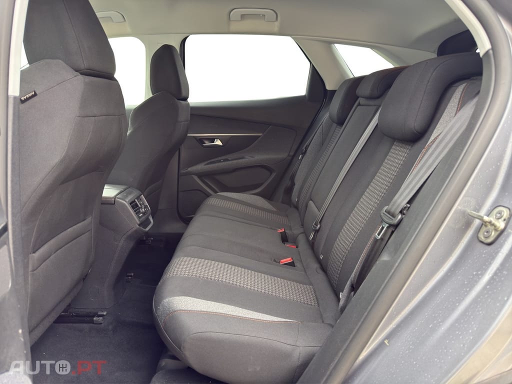 Peugeot 3008 PureTech 130 Stop & Start GPF EAT8 Active Business-Pack