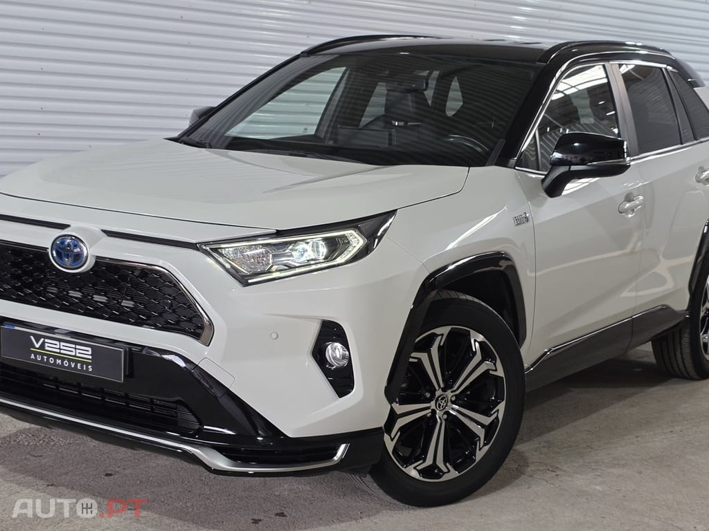 Toyota RAV4 2.5 Plug-in Hybrid Square Collection