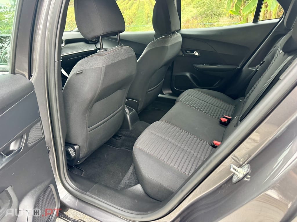 Peugeot 2008 1.5 BlueHDi Active EAT8