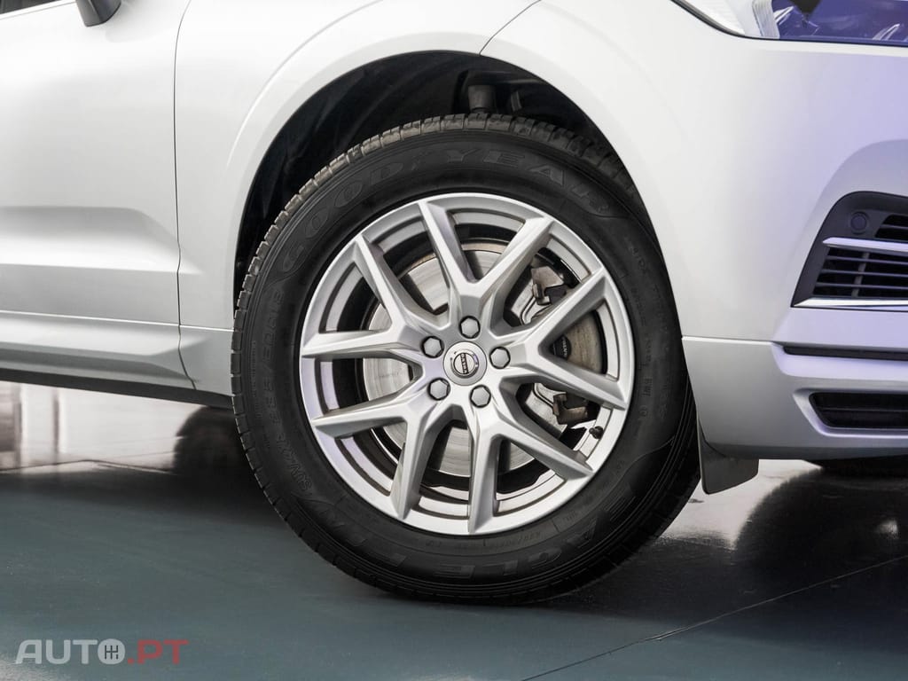 Volvo XC60 2.0 T8 PHEV Momentum Plus AWD