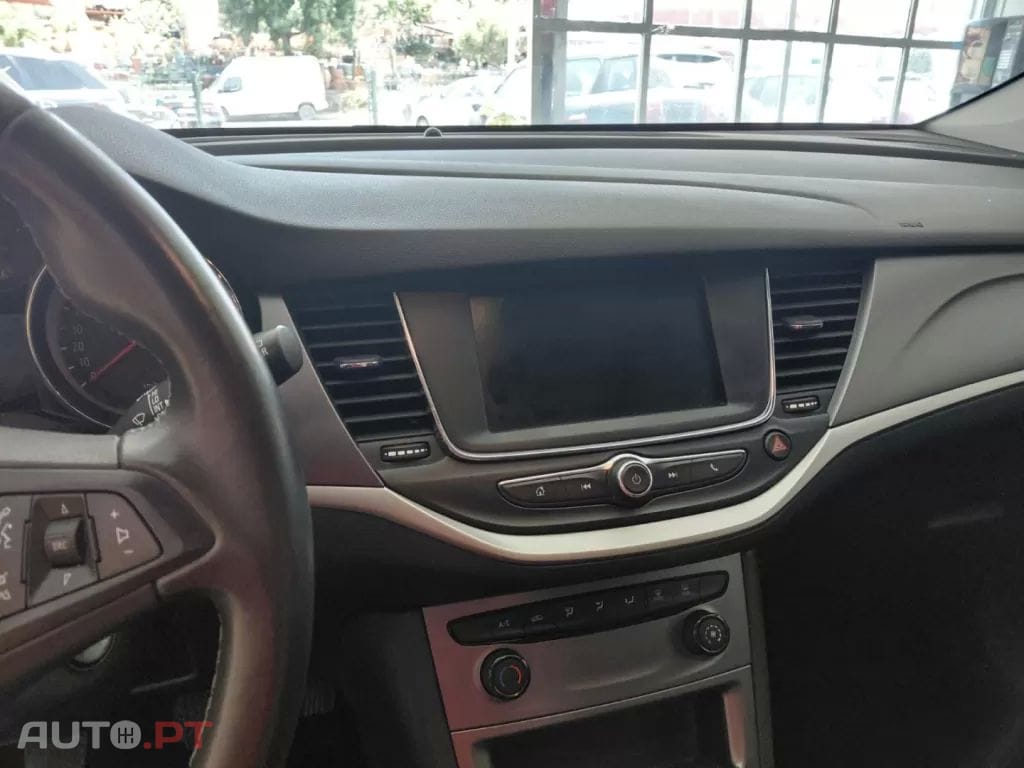 Opel Astra Sports Tourer 1.2 Turbo Business Edition