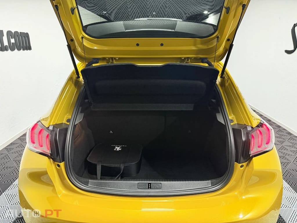 Peugeot E-208 50 kWh GT