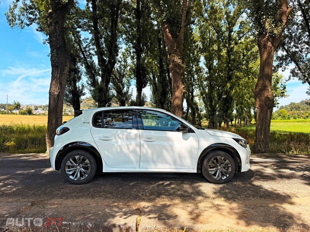 Peugeot E-208 50 kWh Style