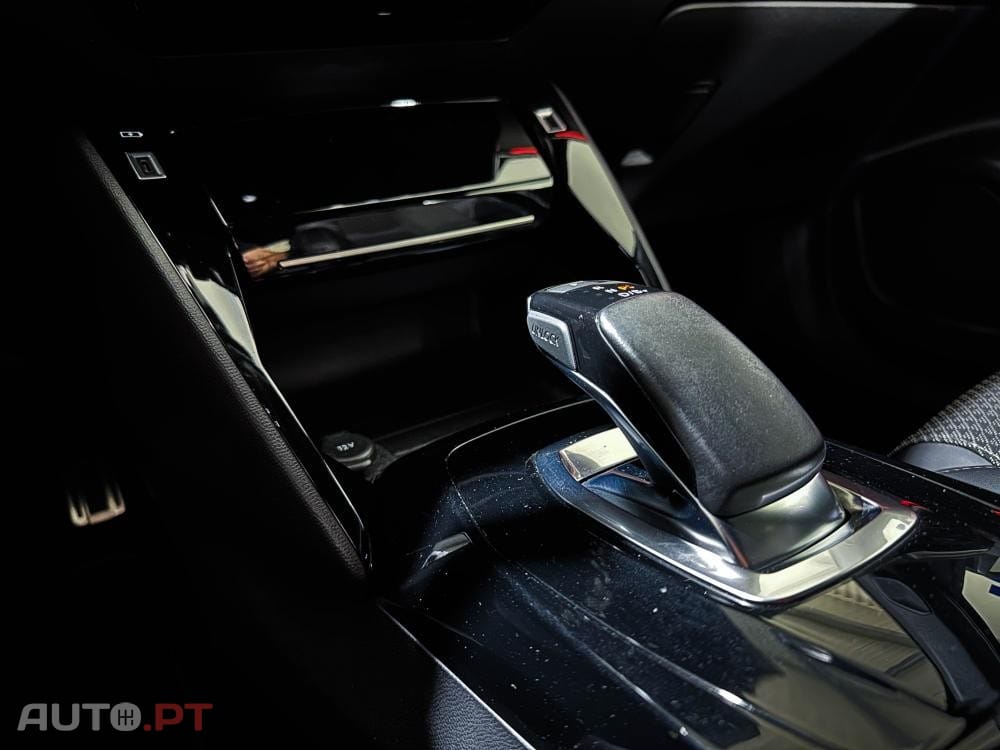 Peugeot E-2008 50 kWh GT
