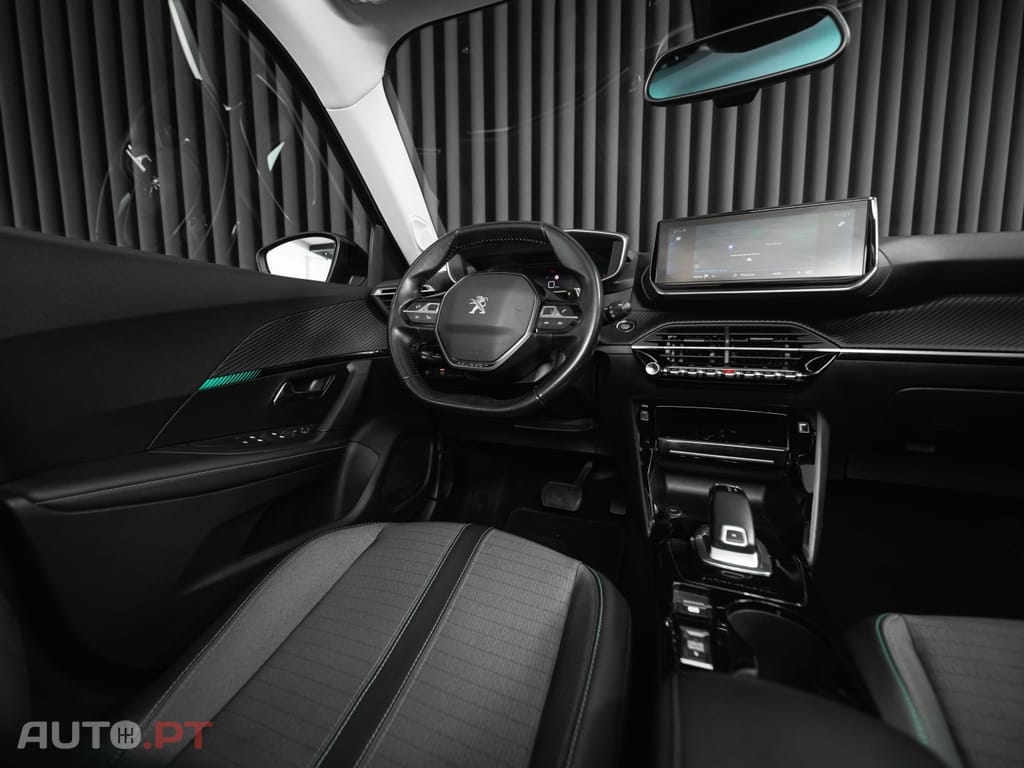 Peugeot 2008 1.5 BlueHDi Allure EAT8