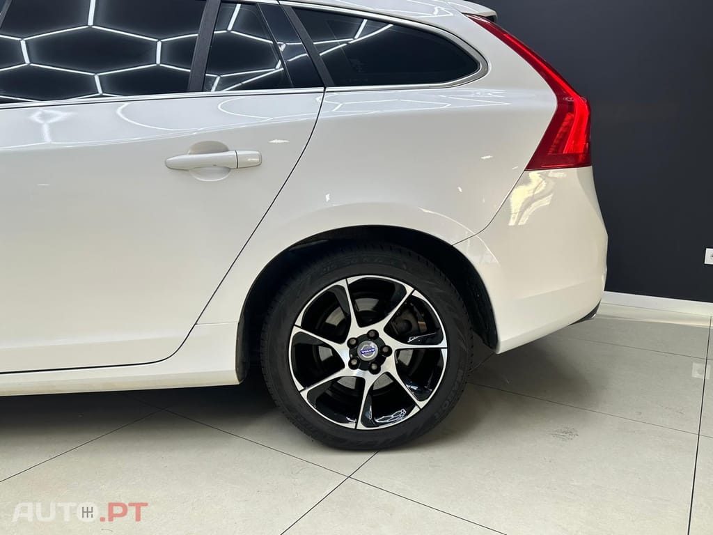 Volvo V60 2.0 D4 Momentum Eco
