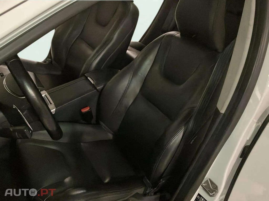 Volvo XC60 2.0 D4 Momentum Plus Geartronic