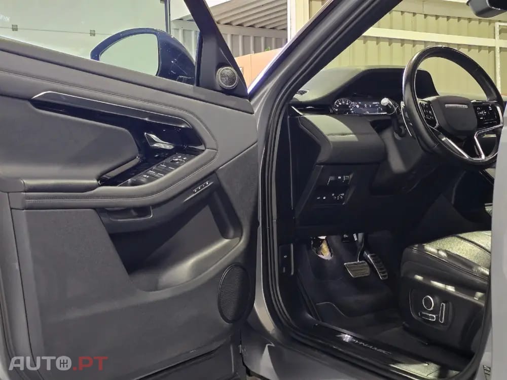 Land Rover Evoque P300e R-Dynamic
