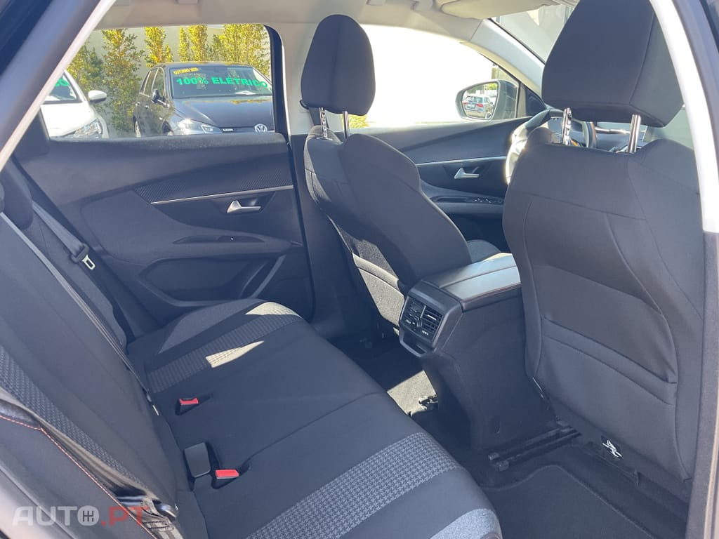Peugeot 3008 1.5 BlueHDi Active