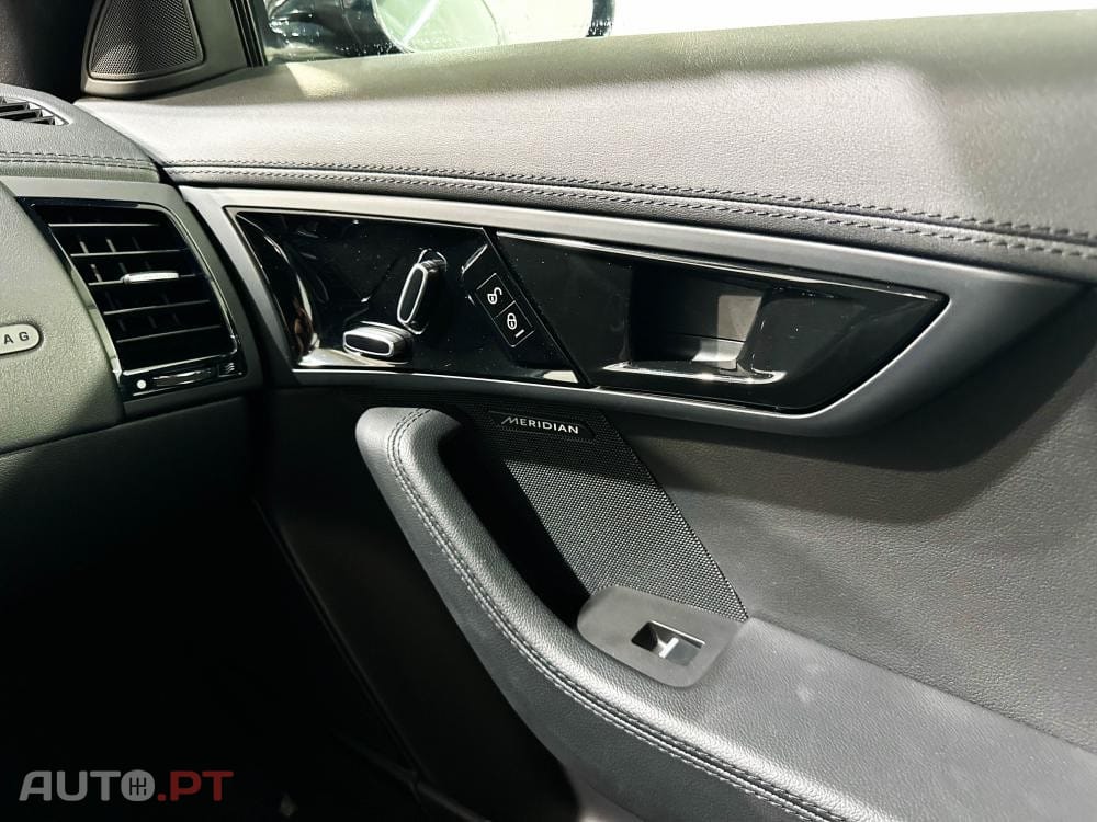 Jaguar F-Type P300 Aut. R-Dynamic Black