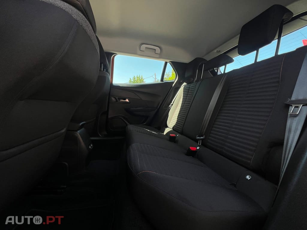 Peugeot E-2008 50 kWh Active Pack
