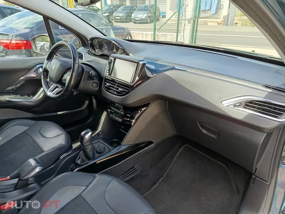 Peugeot 2008 1.2 VTi Active