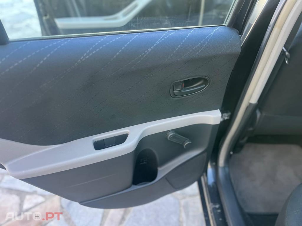 Toyota Yaris 1.0 VVT-i AC