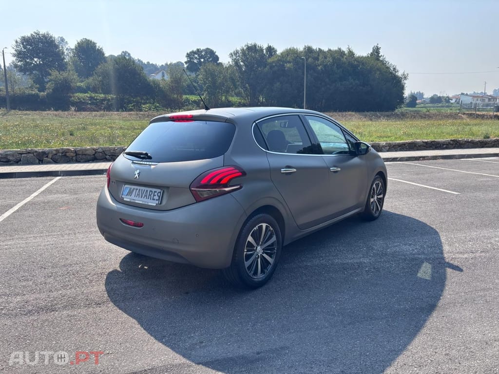 Peugeot 208 1.2 PureTech Signature