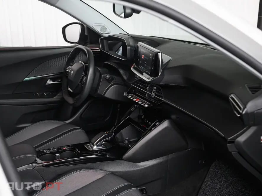 Peugeot E-2008 50 kWh Allure Pack