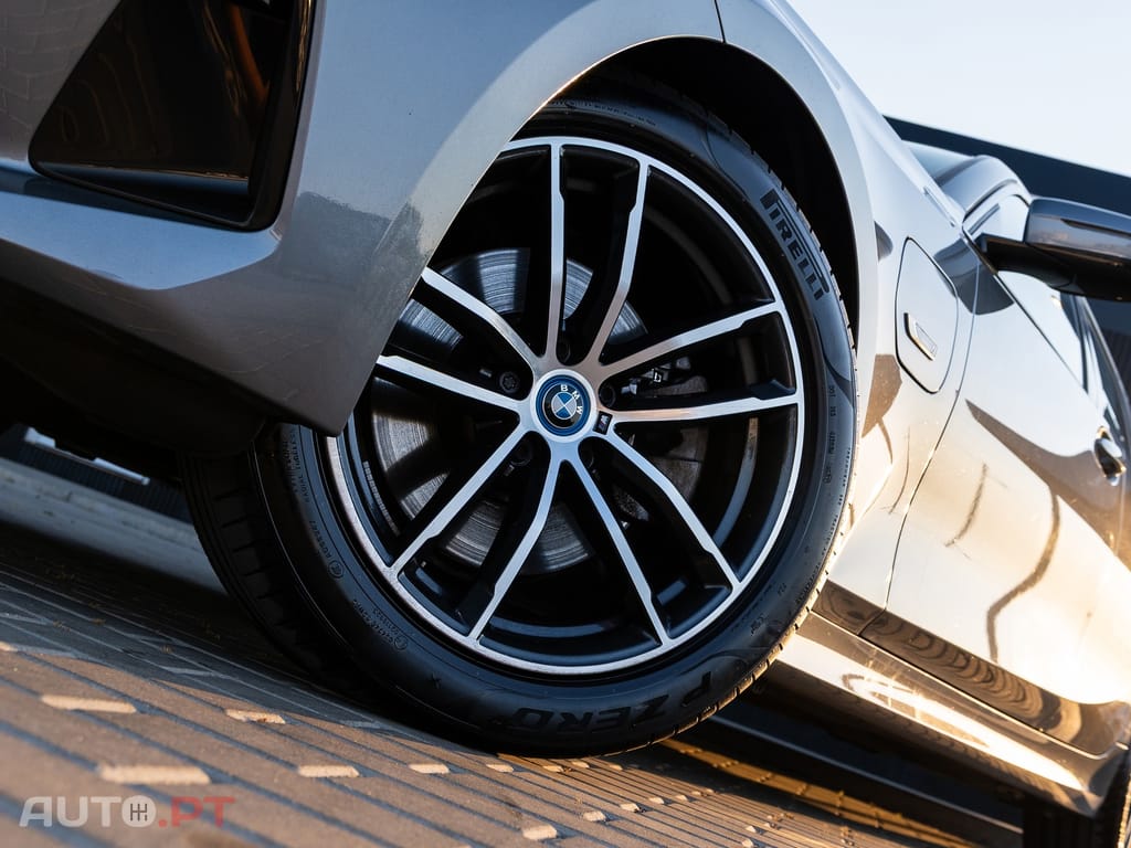 BMW 330 e Auto