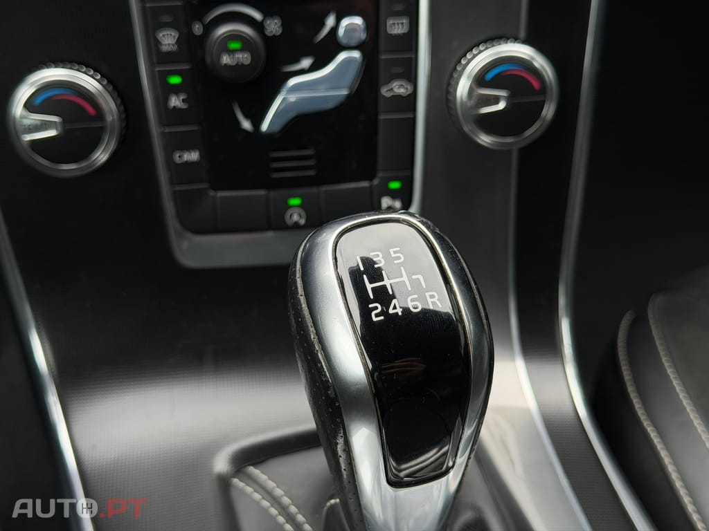 Volvo V60 2.0 D2 R-Design