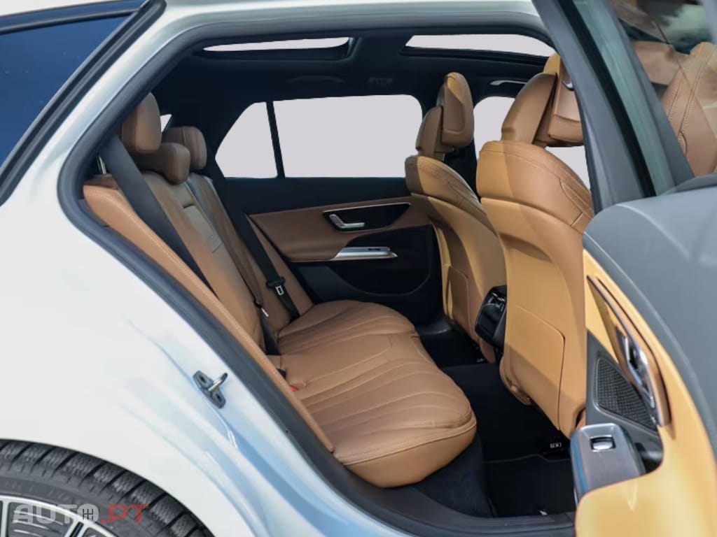 Mercedes-Benz E 220 I.V.A DEDUTÍVEL d AMG-Sport