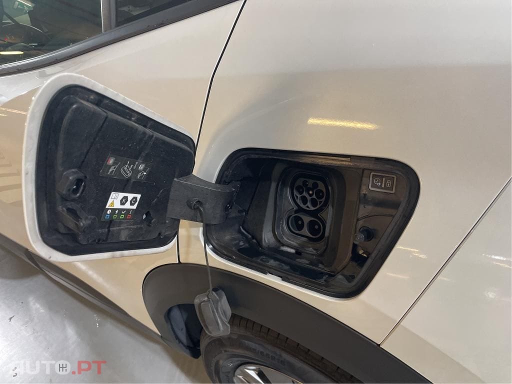 Peugeot E-2008 50 kWh Active Pack