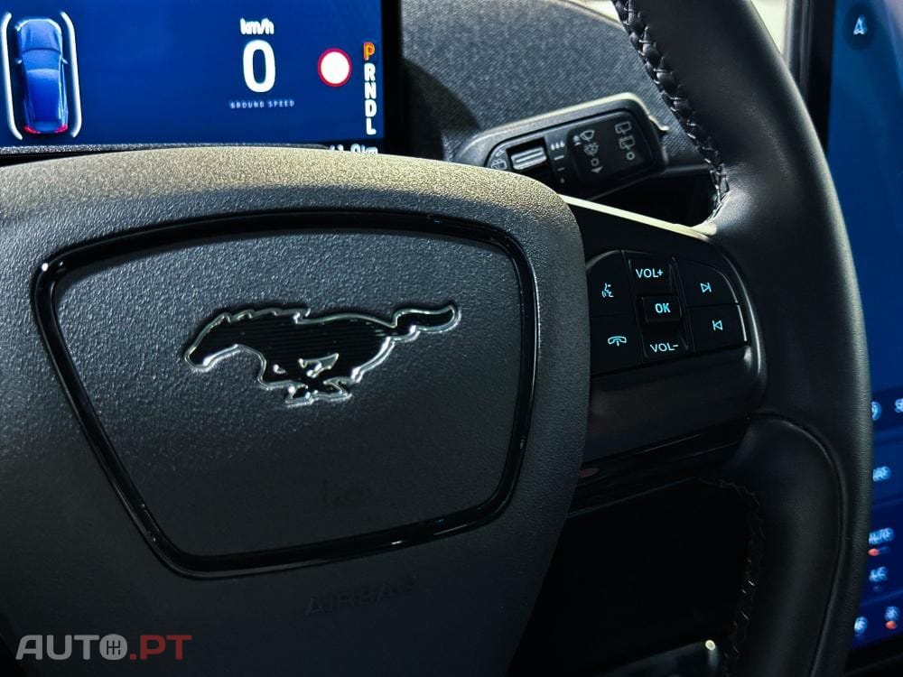 Ford Mustang Mach-E 75.7 kWh Base